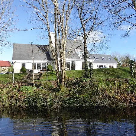 Camillaun With Lough Corrib Boat Hire Oda ve Kahvaltı